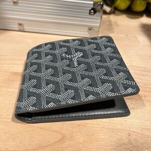 Gray Patterned Men's Wallet